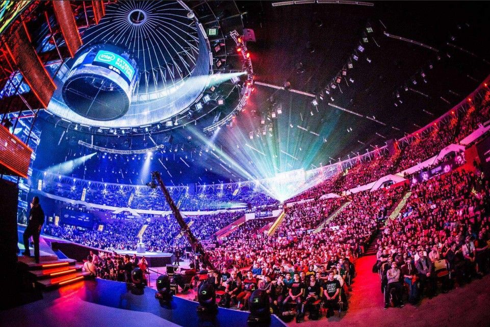 对方后防失 对方后防失