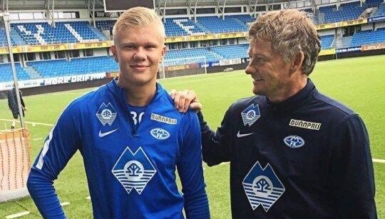 我饭都喂嘴 我饭都喂嘴